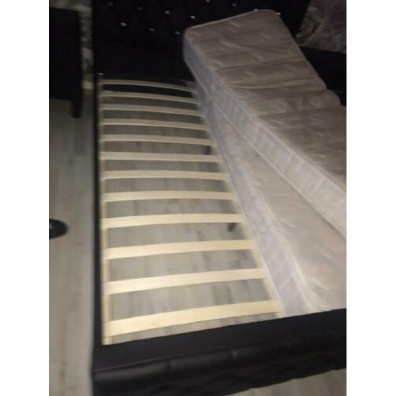 140x 200 bed + matrassen