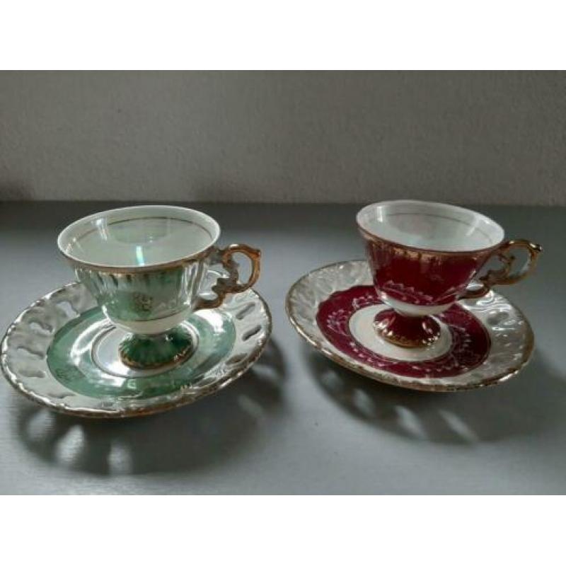 2 Parelmoer kop en schotel Rococo