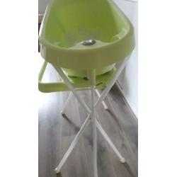 Babybadje op standaard.