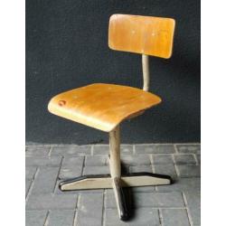 Vintage industriële kinderstoeltje retro stoeltje kind