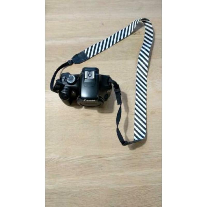 Fotocamera Canon EOS 1100D + 32GB SD card with WiFi + bag
