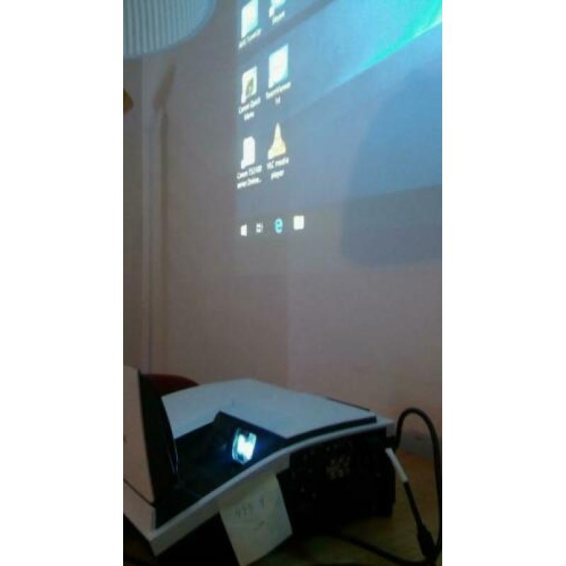 Ultr Short Throw beamer Hitachi ED 101