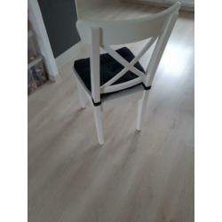 Mooie eetkamer stoelen wit met kussens