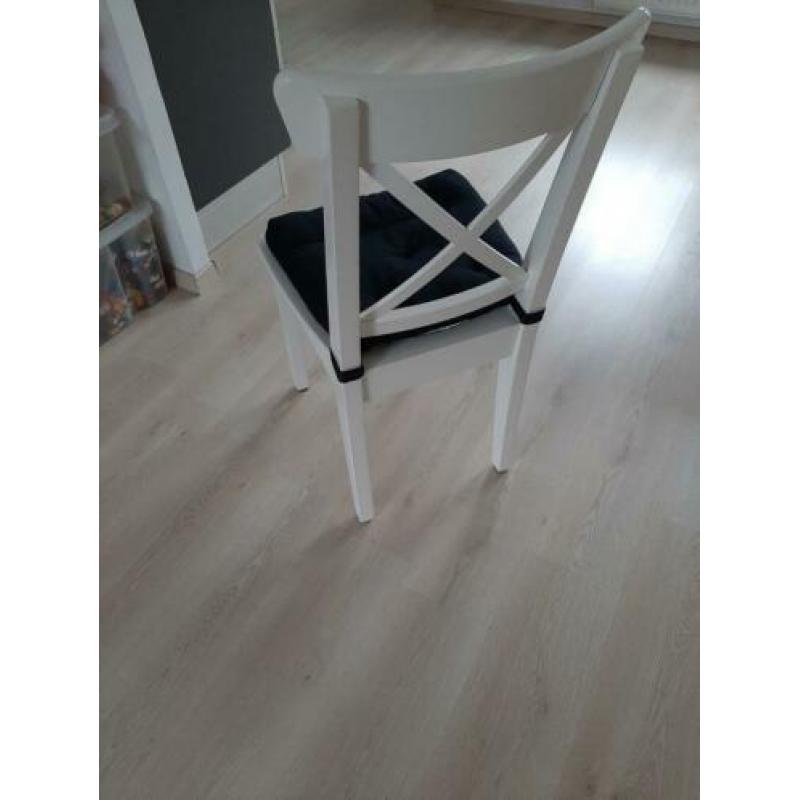 Mooie eetkamer stoelen wit met kussens