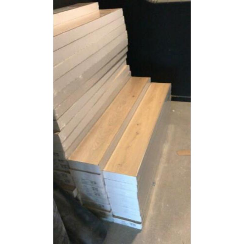 Extra sterke Laminaat vloer 120m2 + ondervloer € 990,00