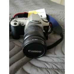 Te koop Analoge Canon fototoestel met extra lens en zonnekap