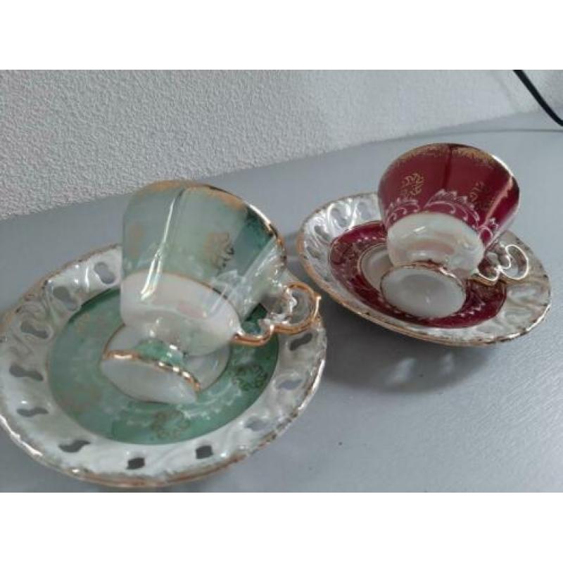 2 Parelmoer kop en schotel Rococo