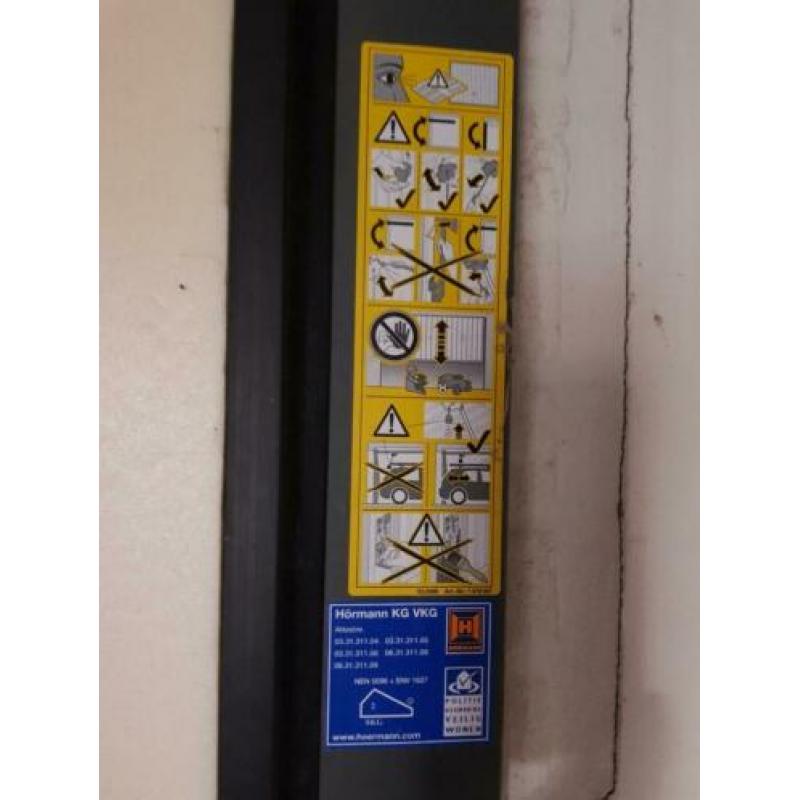 Stalen Hormann kanteldeur circa 2375 x 2375 mm