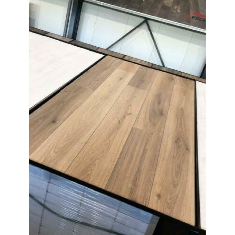 Extra sterke Laminaat vloer 120m2 + ondervloer € 990,00