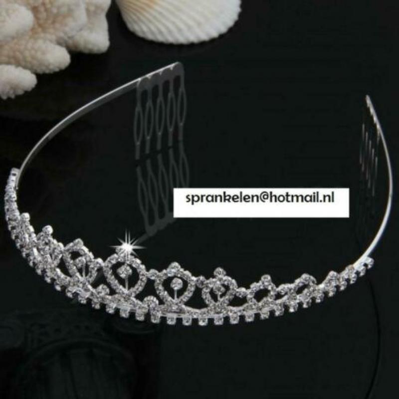 Tiara Strass kroontje opstaande steentjes + kam Kristal (B)