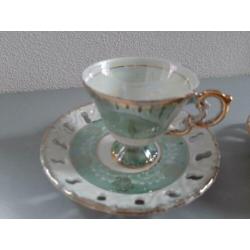 2 Parelmoer kop en schotel Rococo