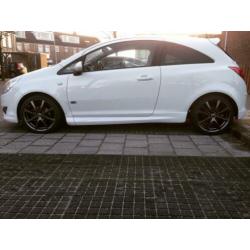 Opel Corsa 1.2 16V 3D 2010 Wit Pano Dak ECC OPC line