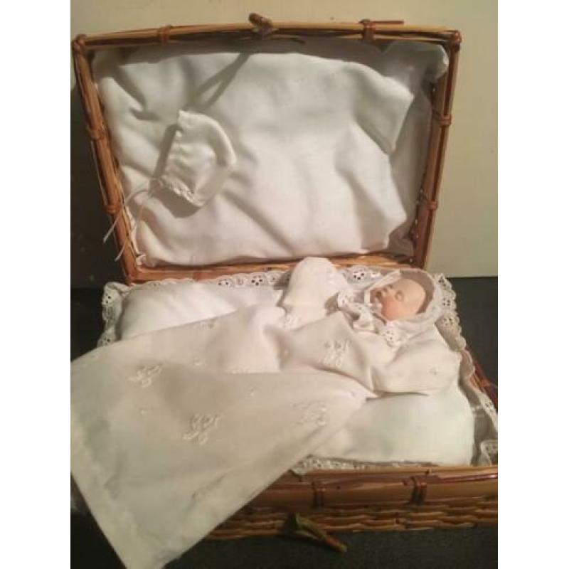 Oud mandje met pop (Brocante, Landelijk)