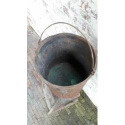 Brocante industrieel verfblik, verf emmer / allegonda
