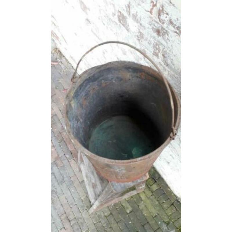 Brocante industrieel verfblik, verf emmer / allegonda