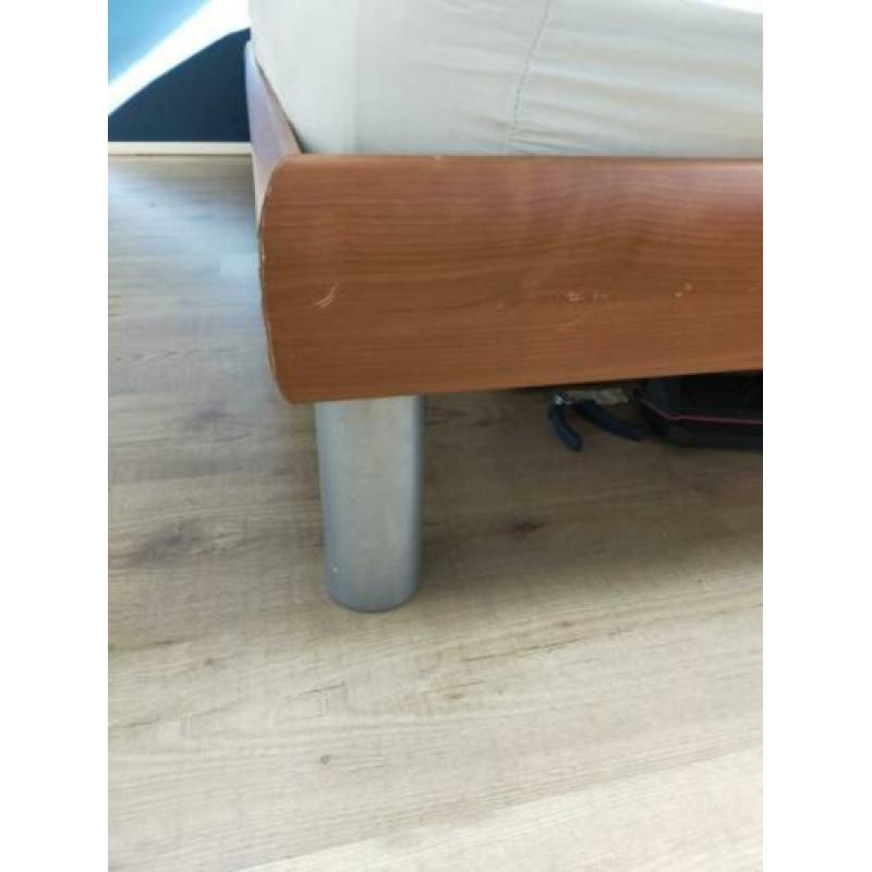 Bedframe 180 x 210