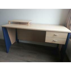 Tienerkamer met blauwe tint