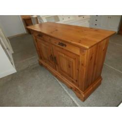Oud grenen dressoir