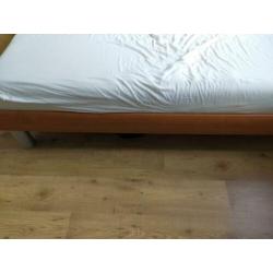 Bedframe 180 x 210