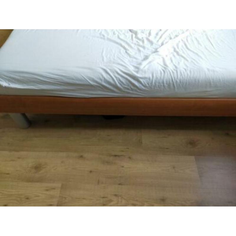 Bedframe 180 x 210