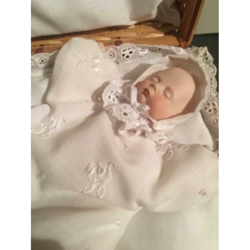 Oud mandje met pop (Brocante, Landelijk)