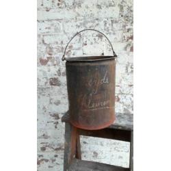 Brocante industrieel verfblik, verf emmer / allegonda