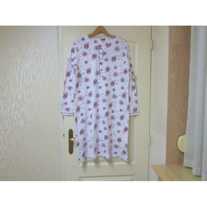 Pastunette nachtjapon wit-roze met lange mouw Mt L