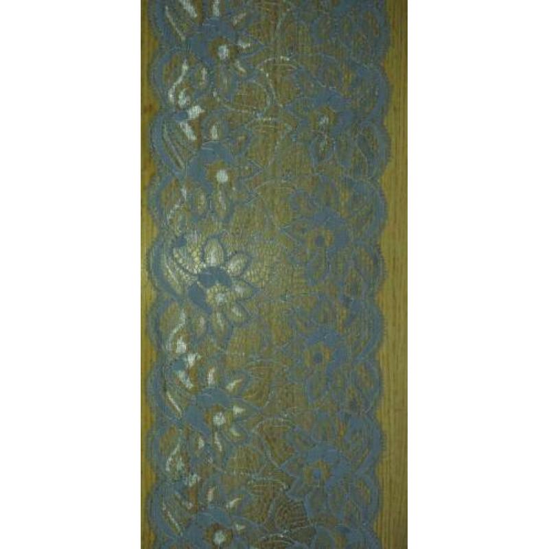 Lavendel kleurig kant 13,5 cm breed ruim 13 meter