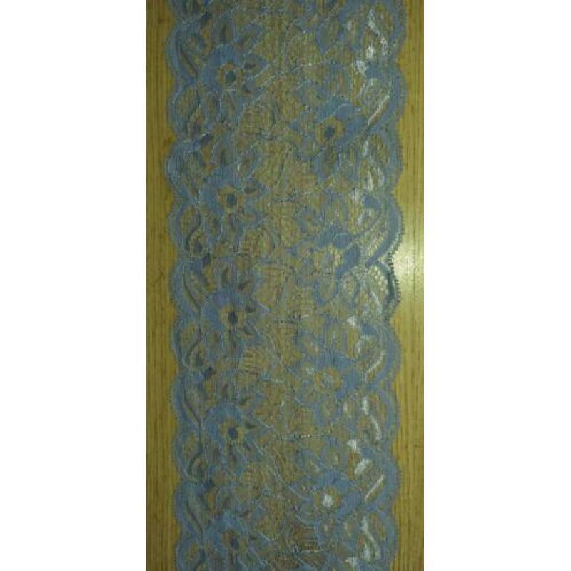 Lavendel kleurig kant 13,5 cm breed ruim 13 meter