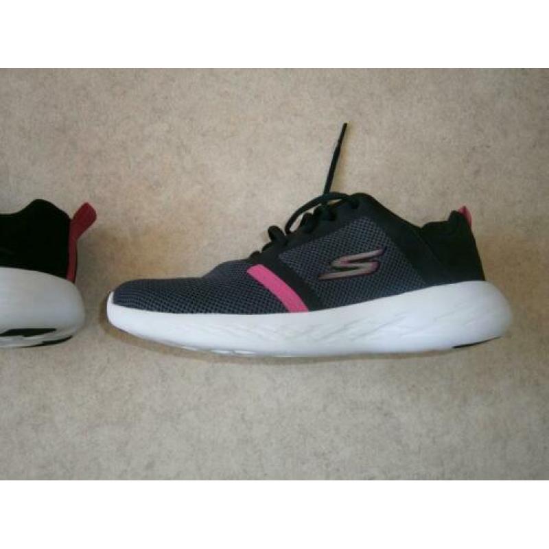 Skechers Performance Go Run 600, Maat 36, Zwart