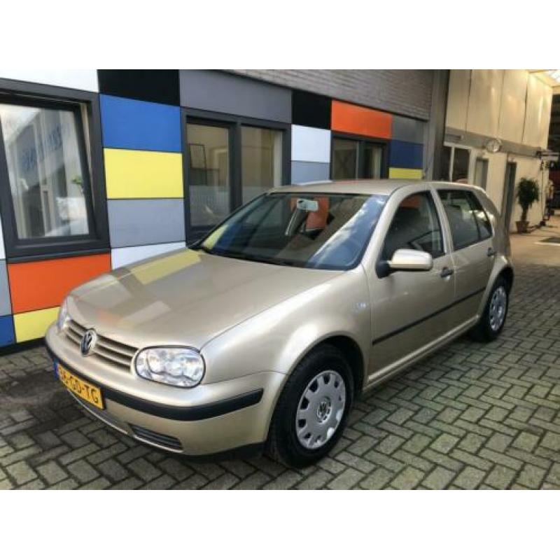 Volkswagen Golf 1.6-16V Trendline