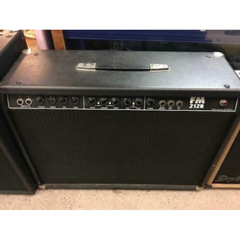 Fender FM212R gitaarversterker gitaarcombo