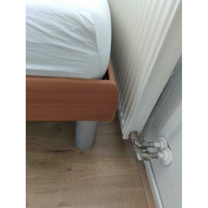 Bedframe 180 x 210