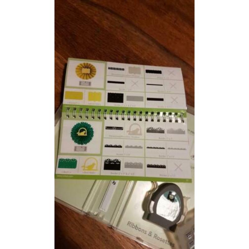 Cricut cartridge - ribbons & Rosettes
