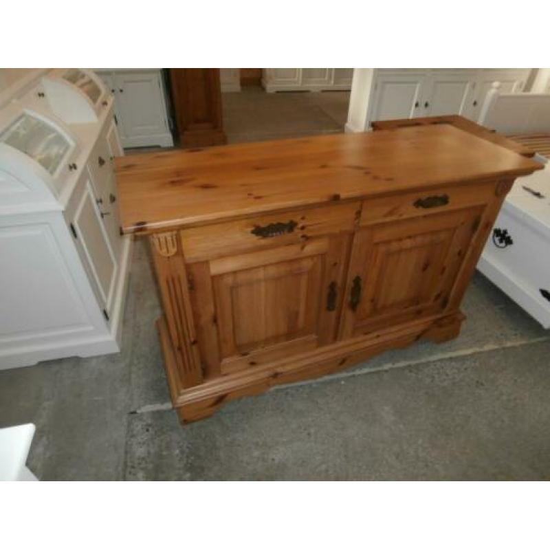 Oud grenen dressoir