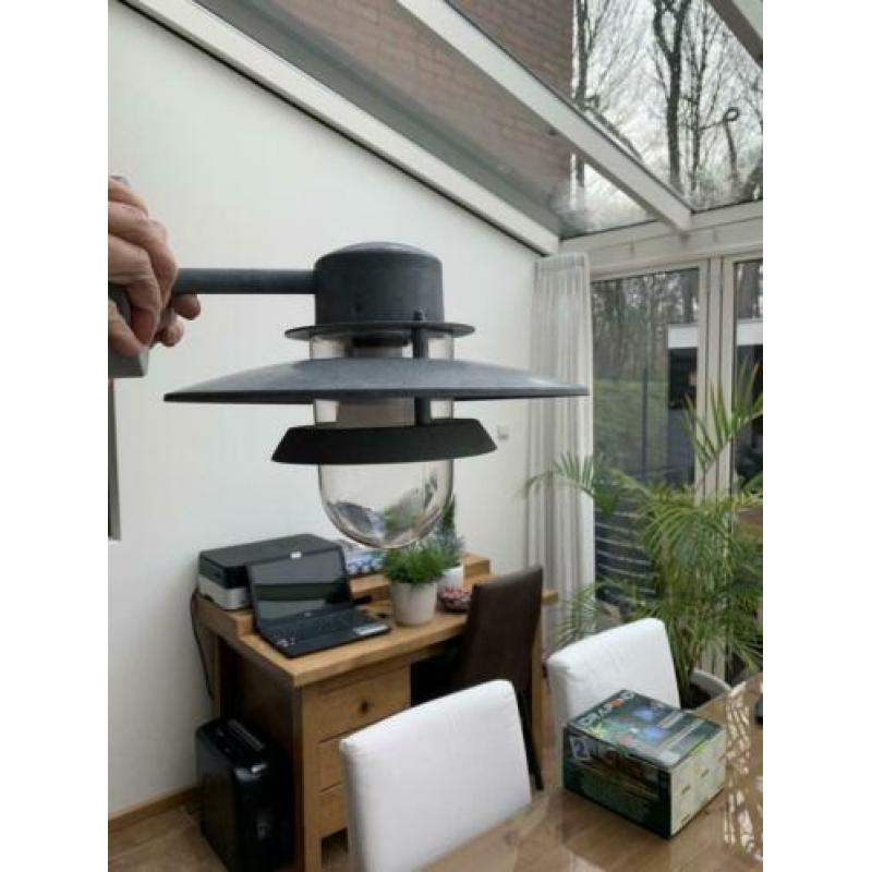 Twee buitenlampen
