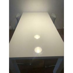 Hoogglans witte eettafel