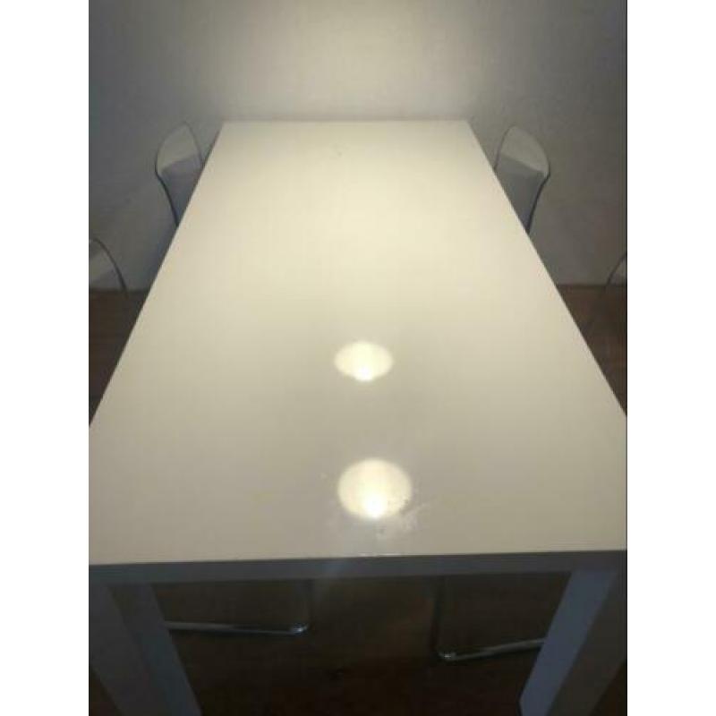 Hoogglans witte eettafel
