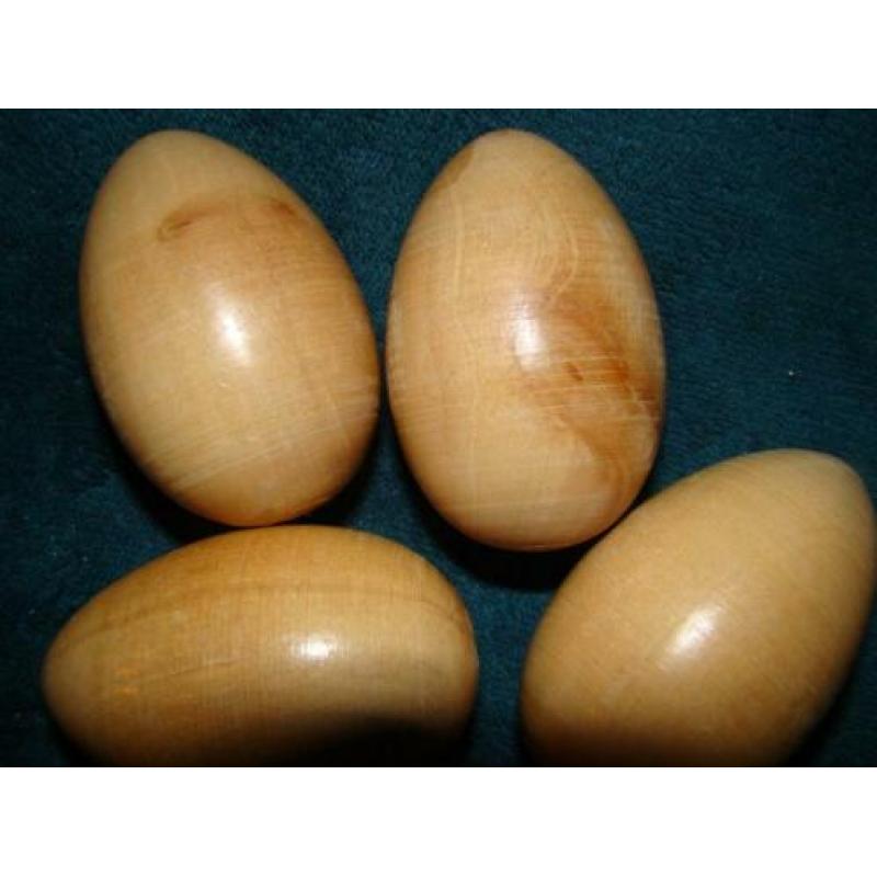 4 grote massief houten eieren ,ei blank hout wel gelakt 8 cm