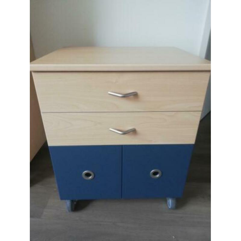 Tienerkamer met blauwe tint