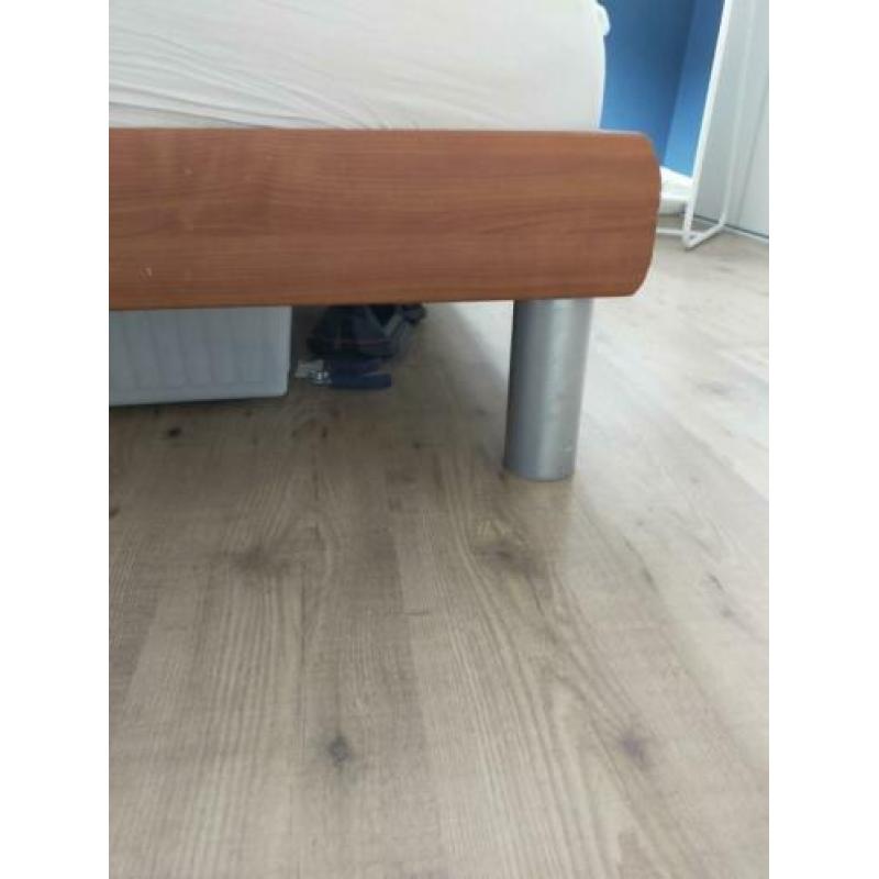 Bedframe 180 x 210