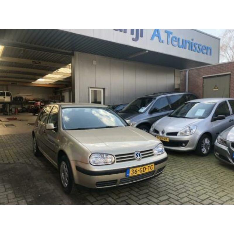 Volkswagen Golf 1.6-16V Trendline