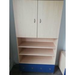 Tienerkamer met blauwe tint