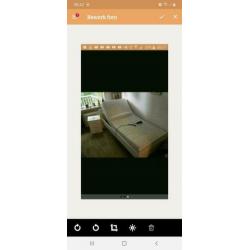 Elektrische bed met nachtkastje
