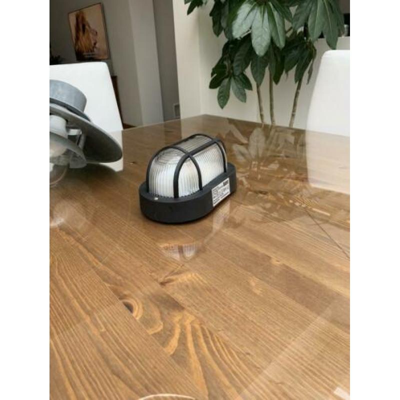Twee buitenlampen