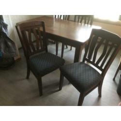 Eiken eettafel met 4 stoelen