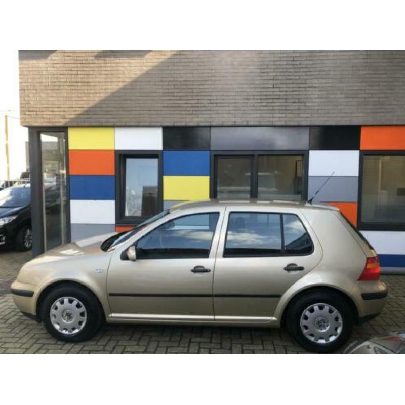 Volkswagen Golf 1.6-16V Trendline