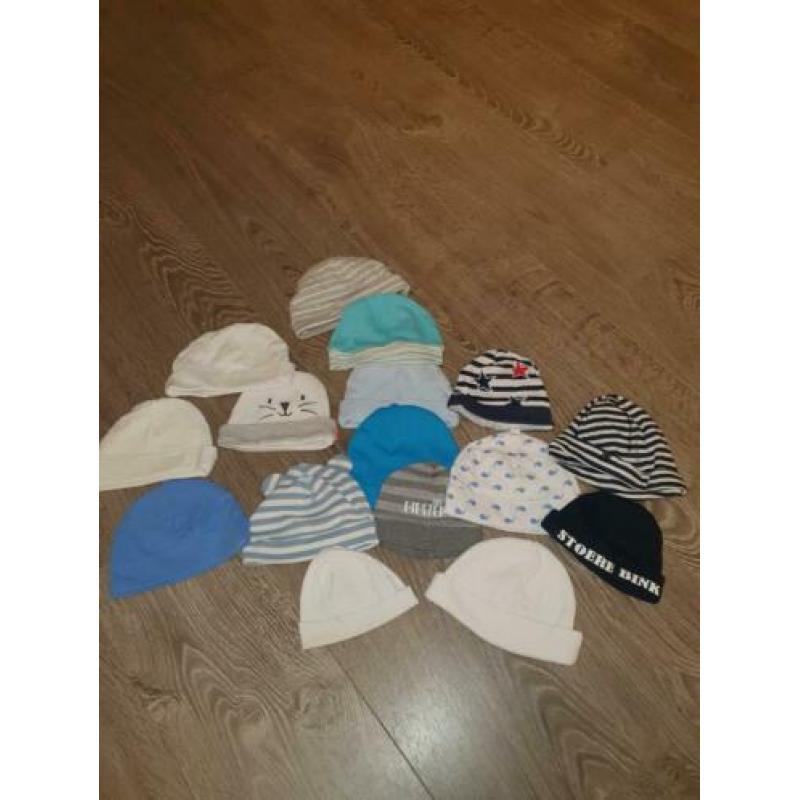 Volle kist met jongens kleding maatje 50/56