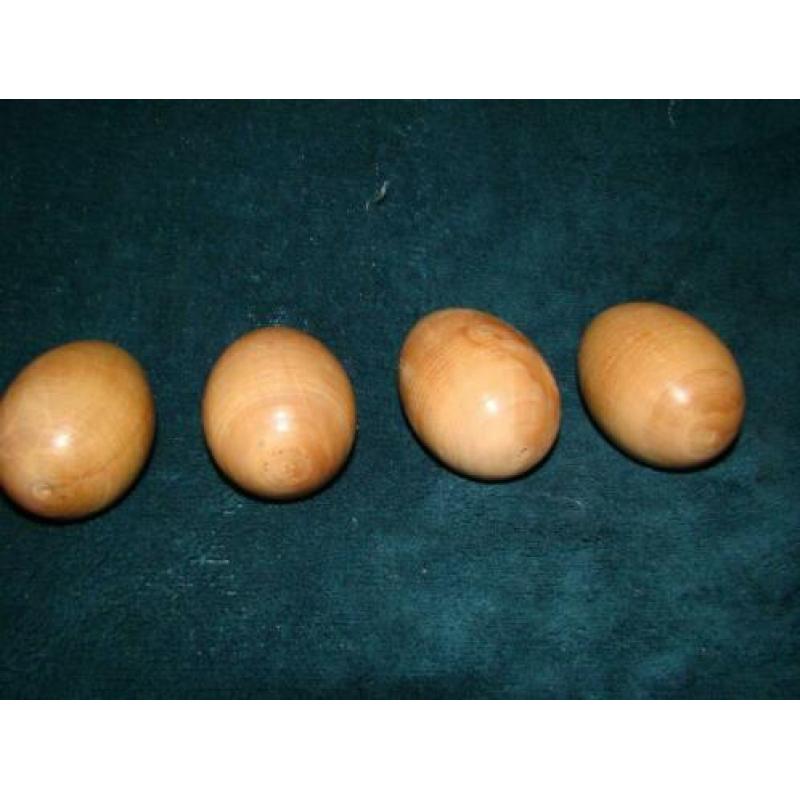 4 grote massief houten eieren ,ei blank hout wel gelakt 8 cm