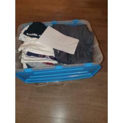 Volle kist met jongens kleding maatje 50/56